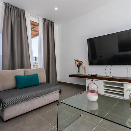 Casa Daniela Lanzarote Piscina Climatizada, Barbacoa Y Wifi Free Villa